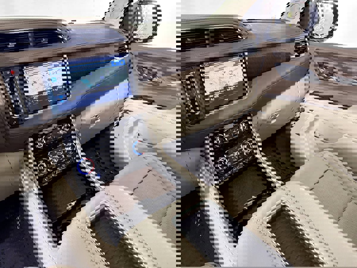 Used 2021 GMC Yukon Denali w/ Denali Premium Package image 31