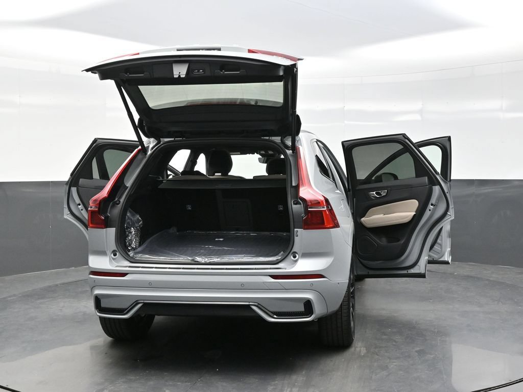 New 2026 Volvo XC60 T8 Plus w/ Climate Package PRO AWD/4WD image 42