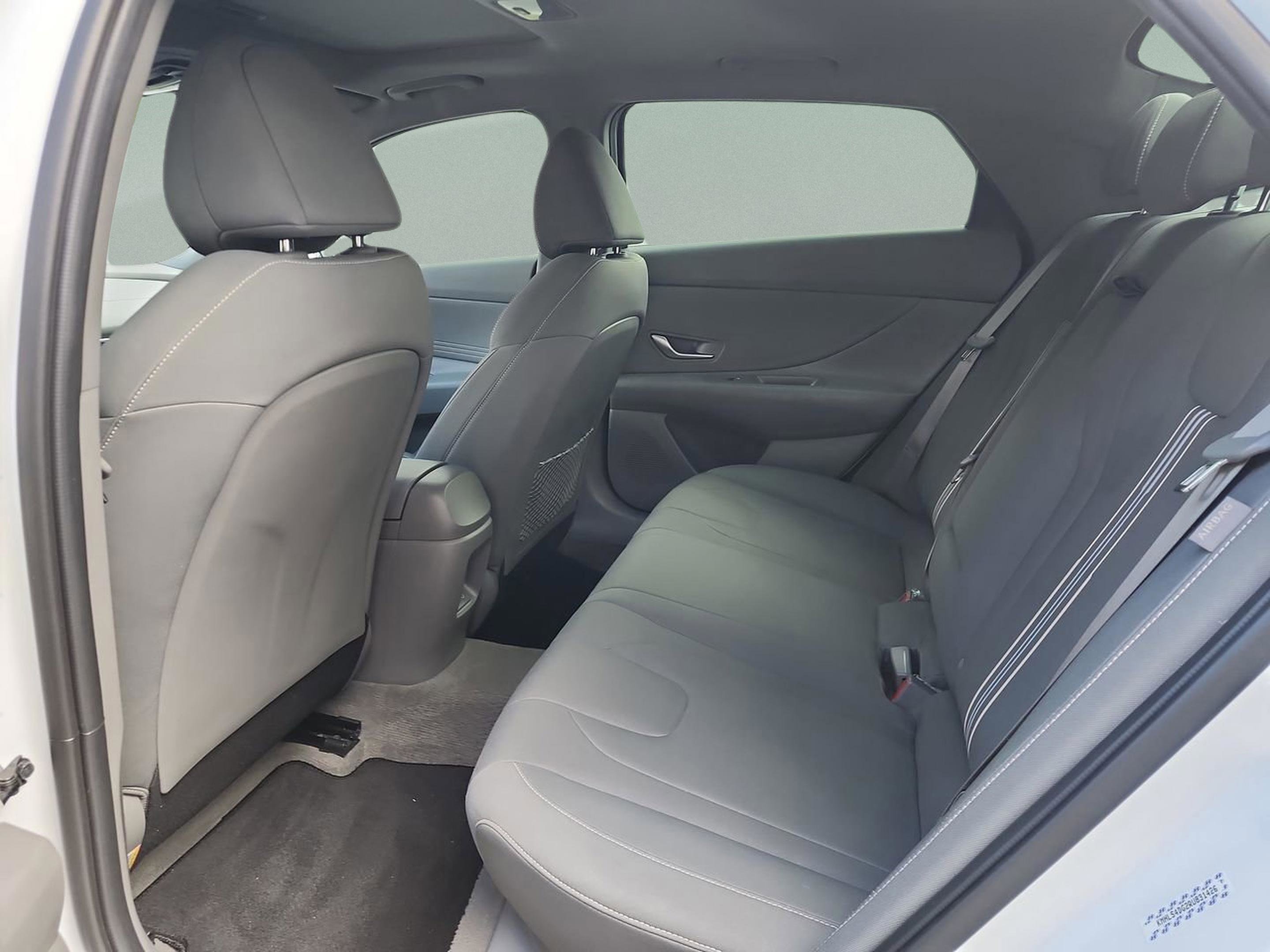 Certified 2024 Hyundai Elantra SEL w/ Convenience Package image 17