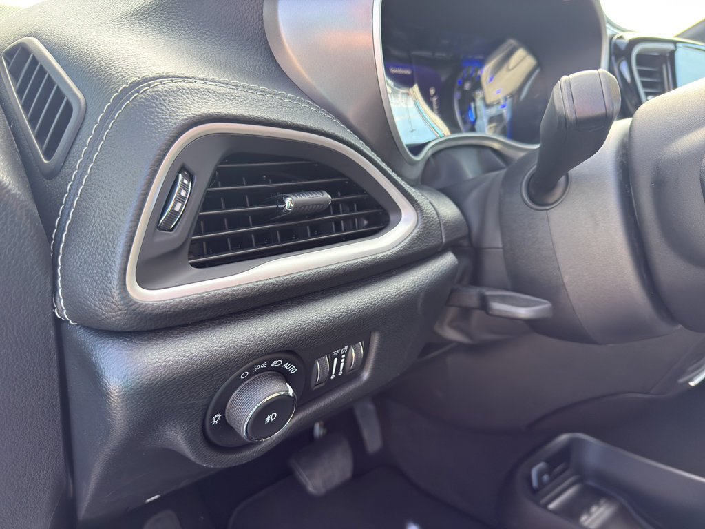 New 2026 Chrysler Pacifica Select AWD/4WD image 14