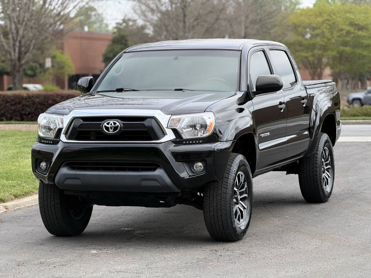 Used 2015 Toyota Tacoma PreRunner w/ SR5 Package RWD image 2