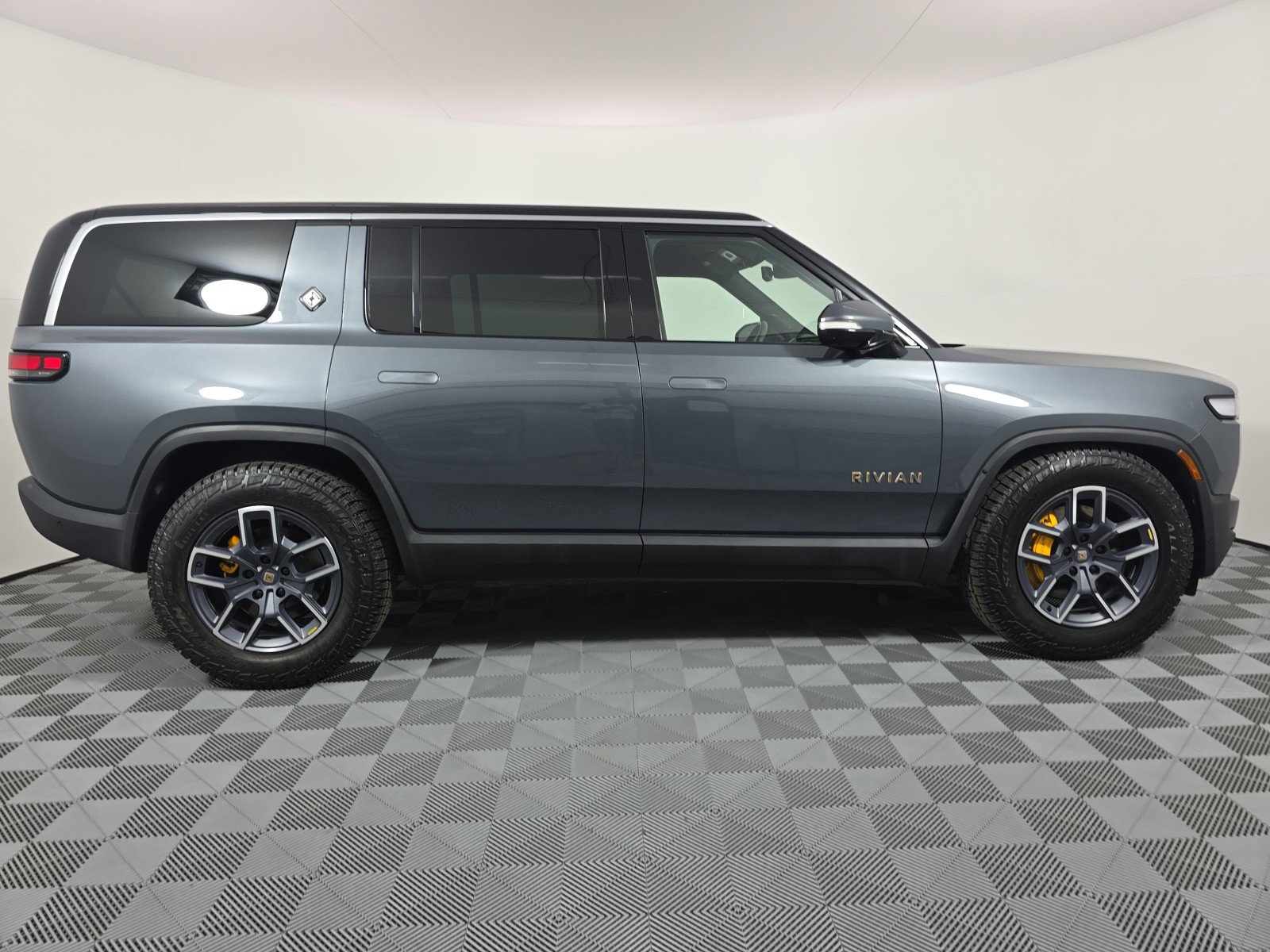 Used 2022 Rivian R1S Launch Edition AWD/4WD image 6