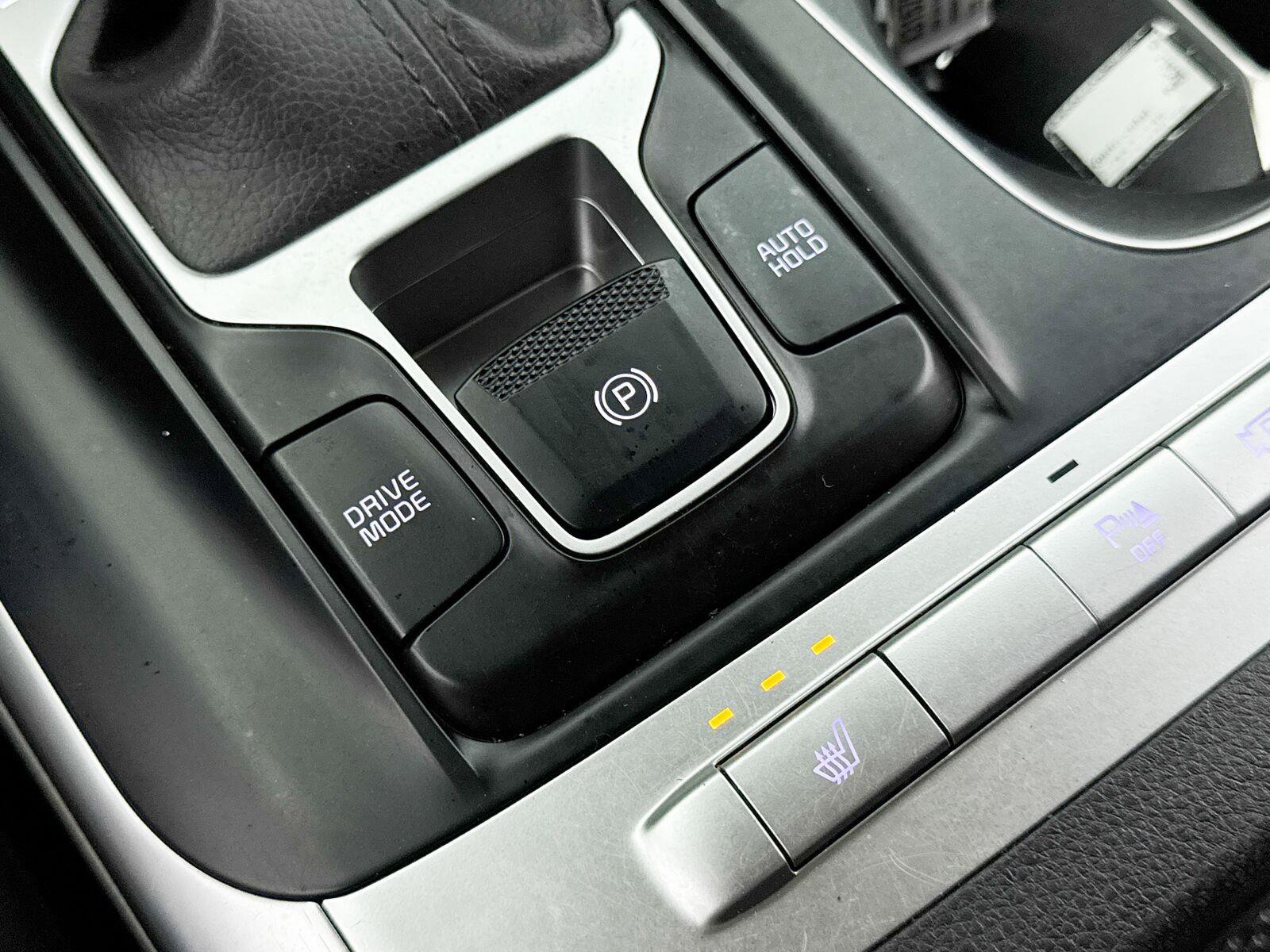 Used 2024 Kia Carnival LX FWD image 9