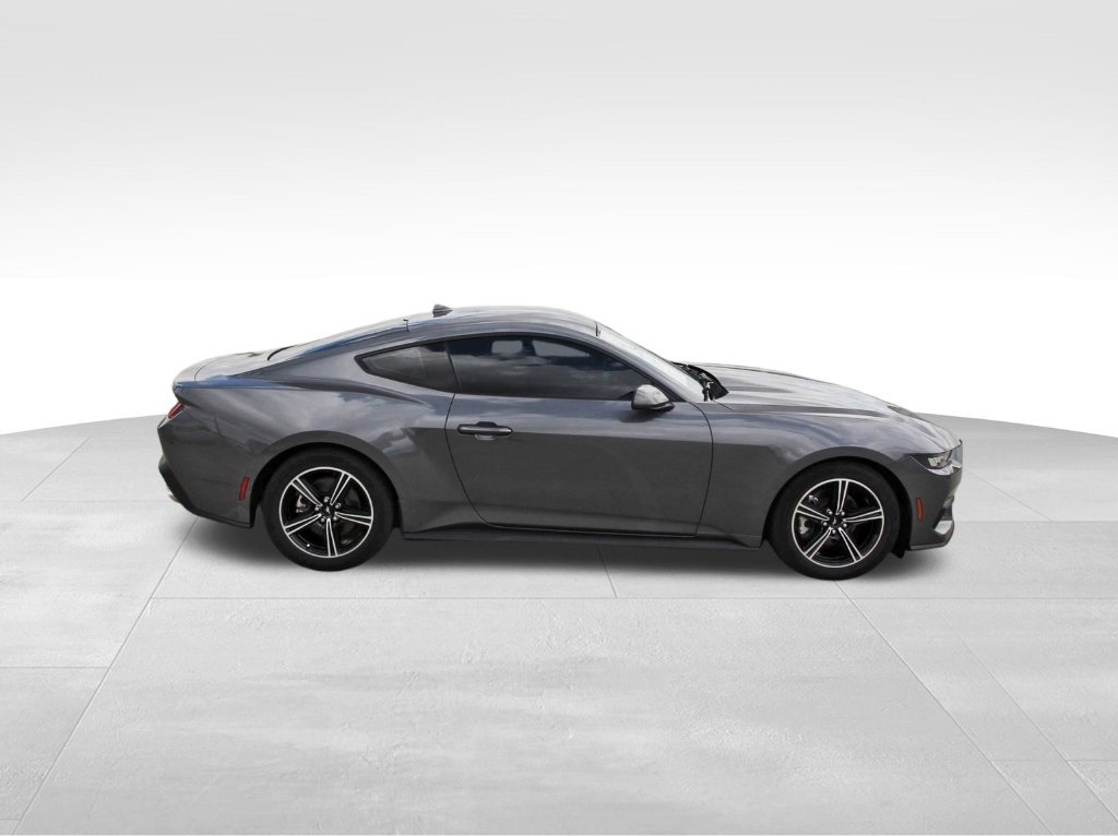 Used 2025 Ford Mustang Coupe RWD image 5