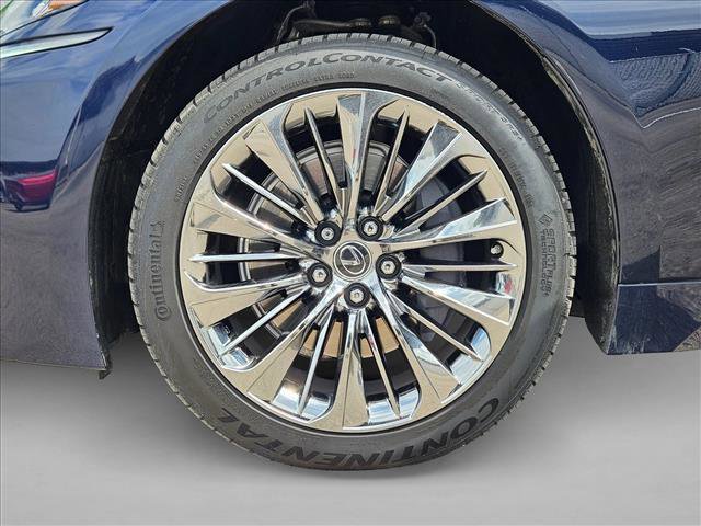Used 2018 Lexus LS 500 w/ Luxury Package RWD image 25