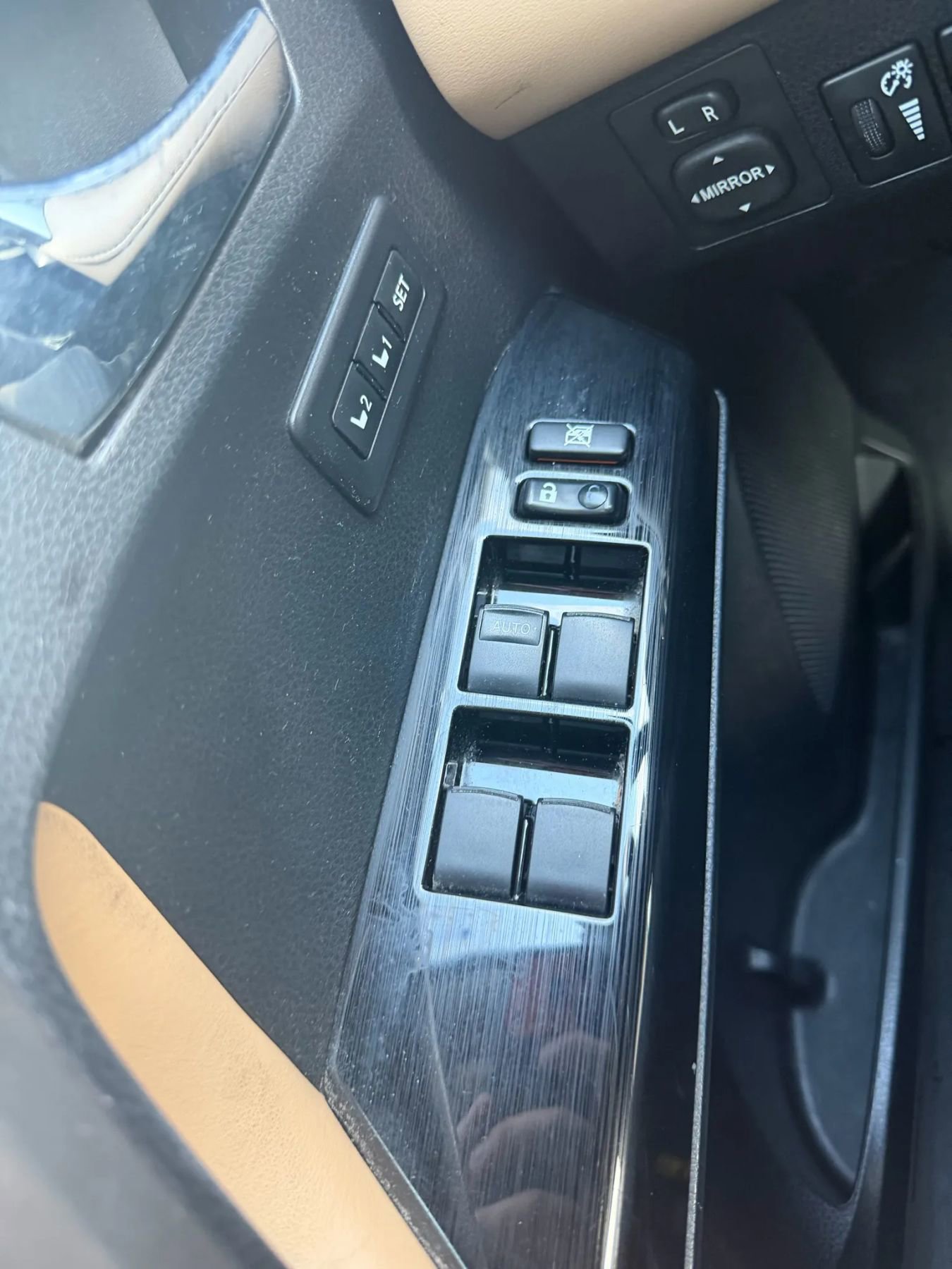 Used 2018 Toyota RAV4 Limited AWD/4WD image 21