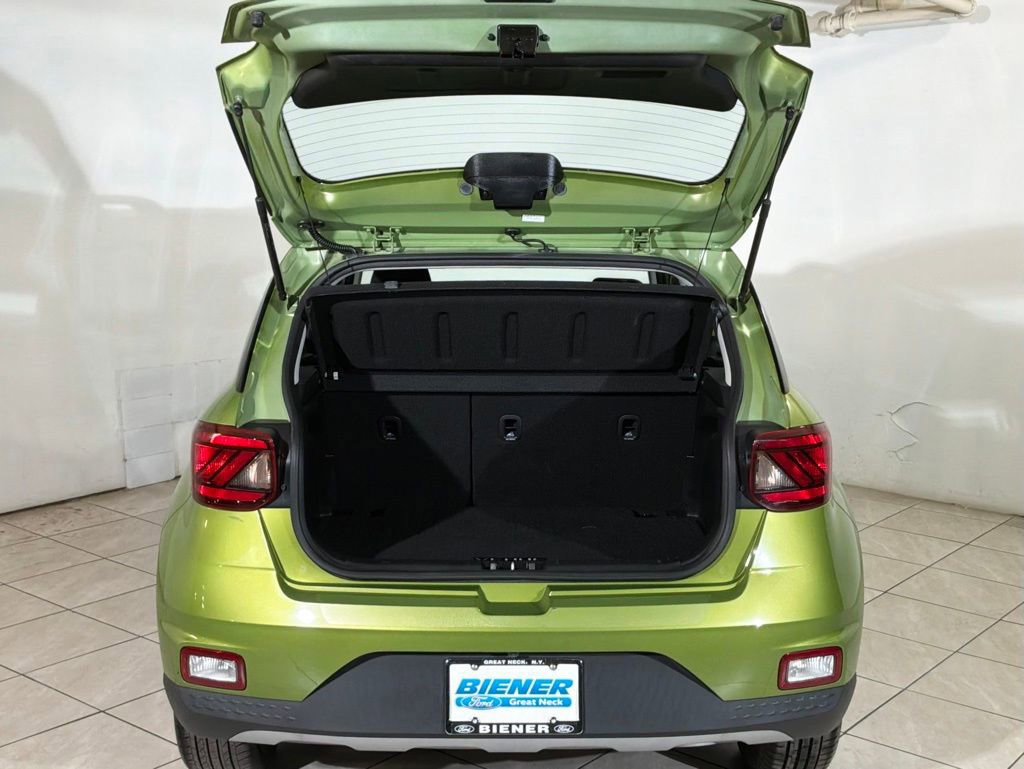 Used 2021 Hyundai Venue SEL image 22