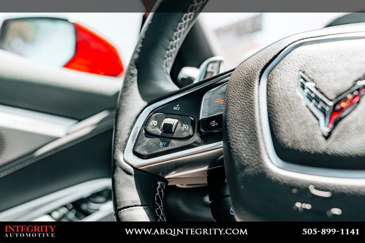 Used 2024 Chevrolet Corvette Stingray Preferred Cpe w/ Body-Color Dual Roof Package RWD image 28