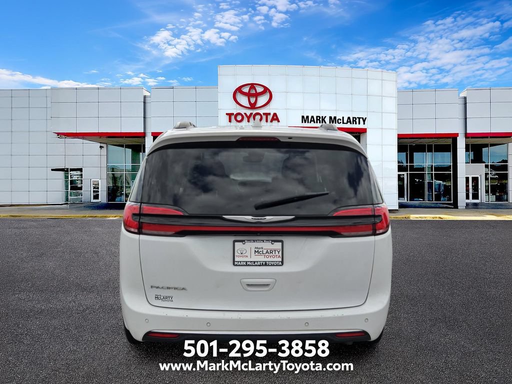 Used 2021 Chrysler Pacifica Touring FWD image 4