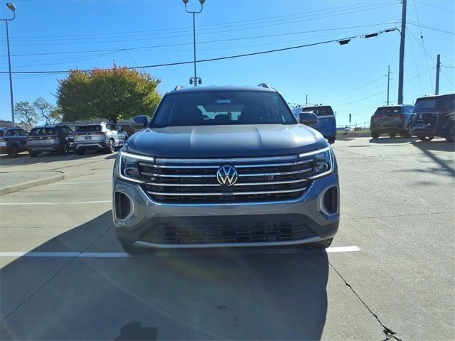 Certified 2025 Volkswagen Atlas SE image 8