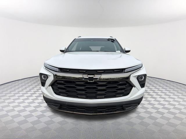 Used 2024 Chevrolet TrailBlazer ACTIV w/ Driver Confidence Package FWD image 2