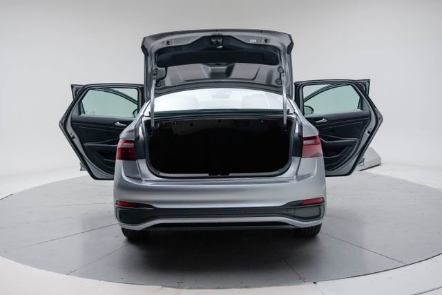 Used 2024 Volkswagen Jetta SE image 20