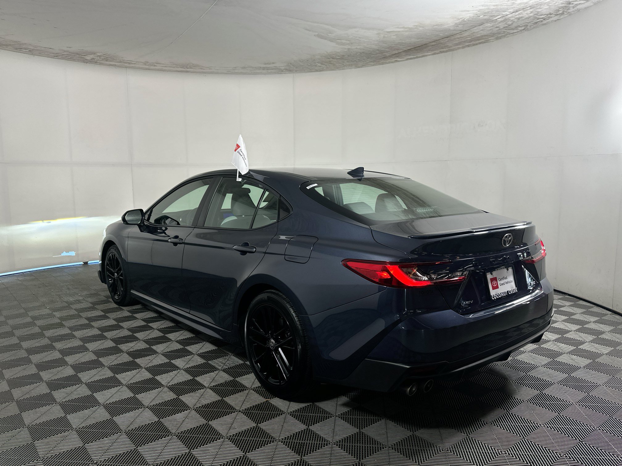 Used 2026 Toyota Camry SE FWD image 5