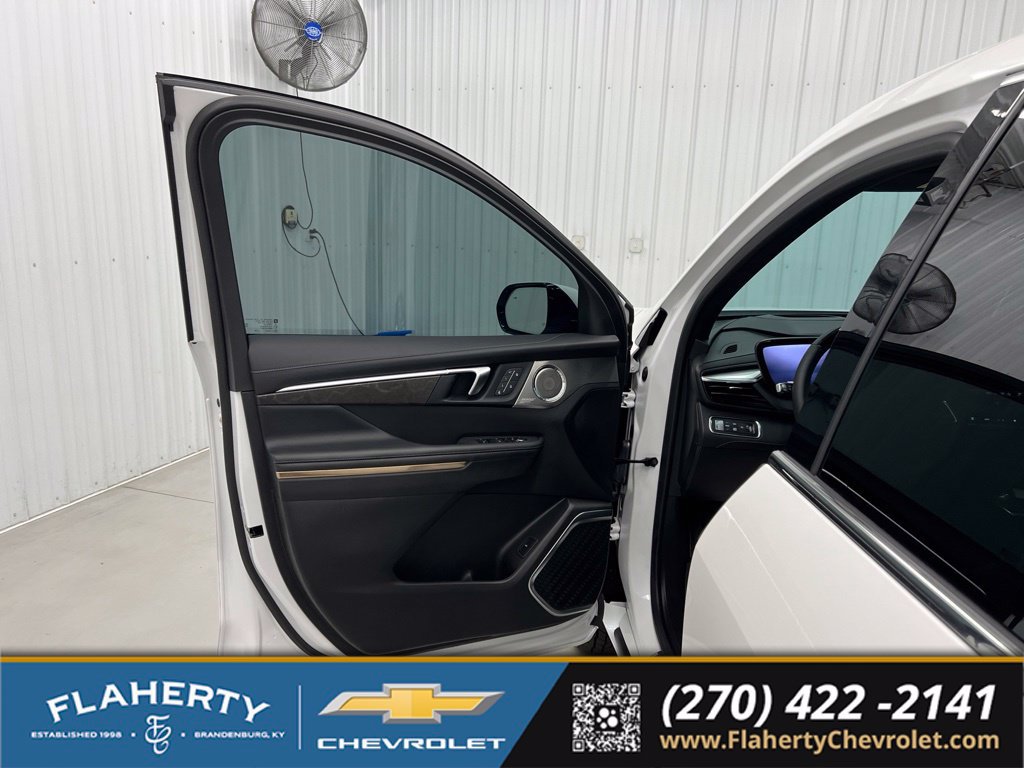 Used 2025 Buick Enclave Avenir w/ Super Cruise Package AWD/4WD image 8