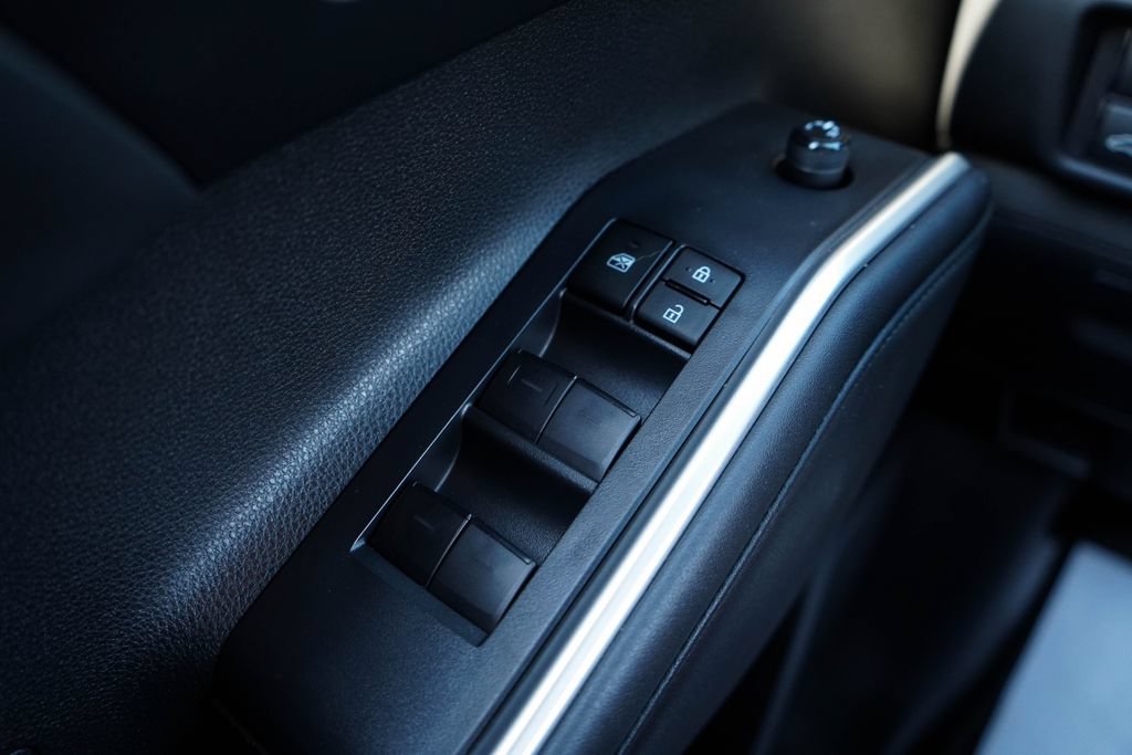 Used 2022 Toyota Highlander XLE FWD image 32