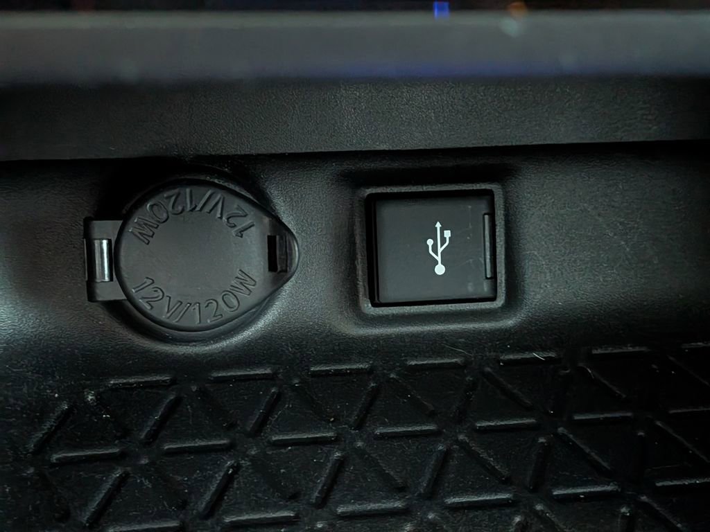 Used 2021 Toyota RAV4 LE image 21