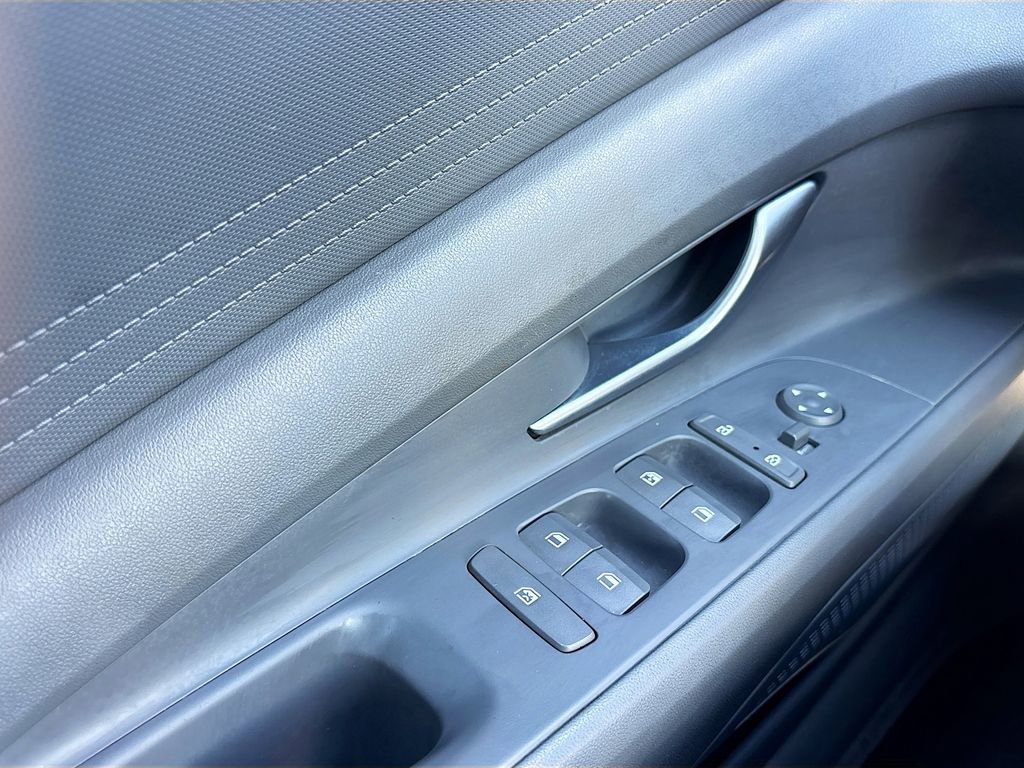 Used 2023 Hyundai Elantra SEL w/ Cargo Package image 17