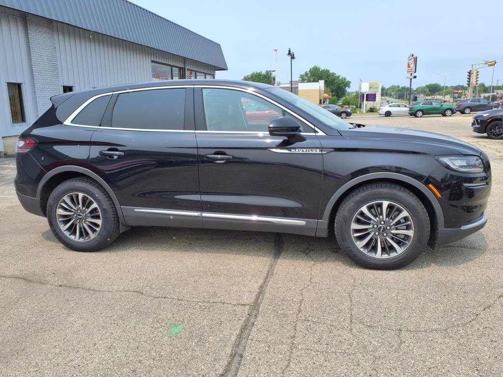 Used 2023 Lincoln Nautilus Reserve image 2