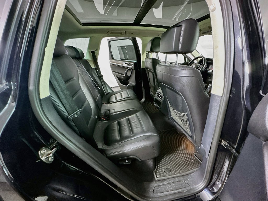 Used 2016 Volkswagen Touareg VR6 AWD/4WD image 11