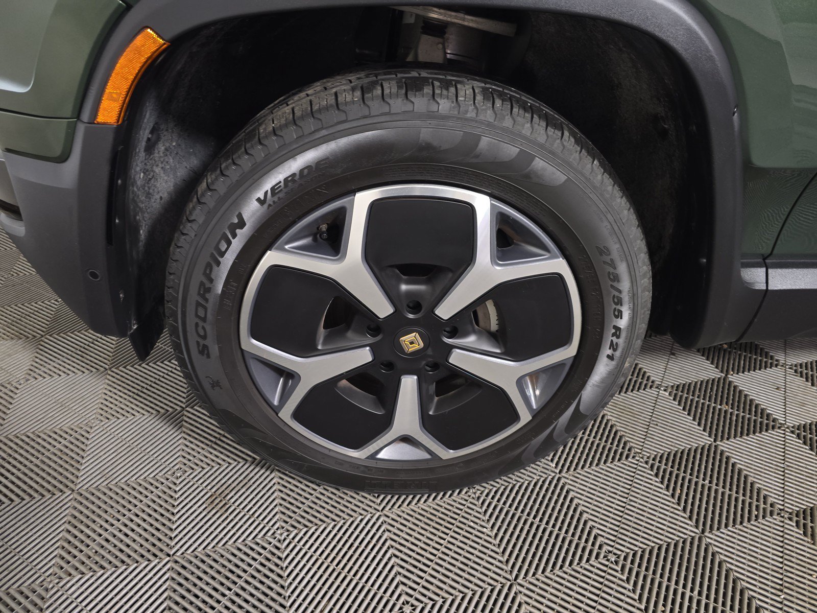 Used 2024 Rivian R1S Adventure AWD/4WD image 9