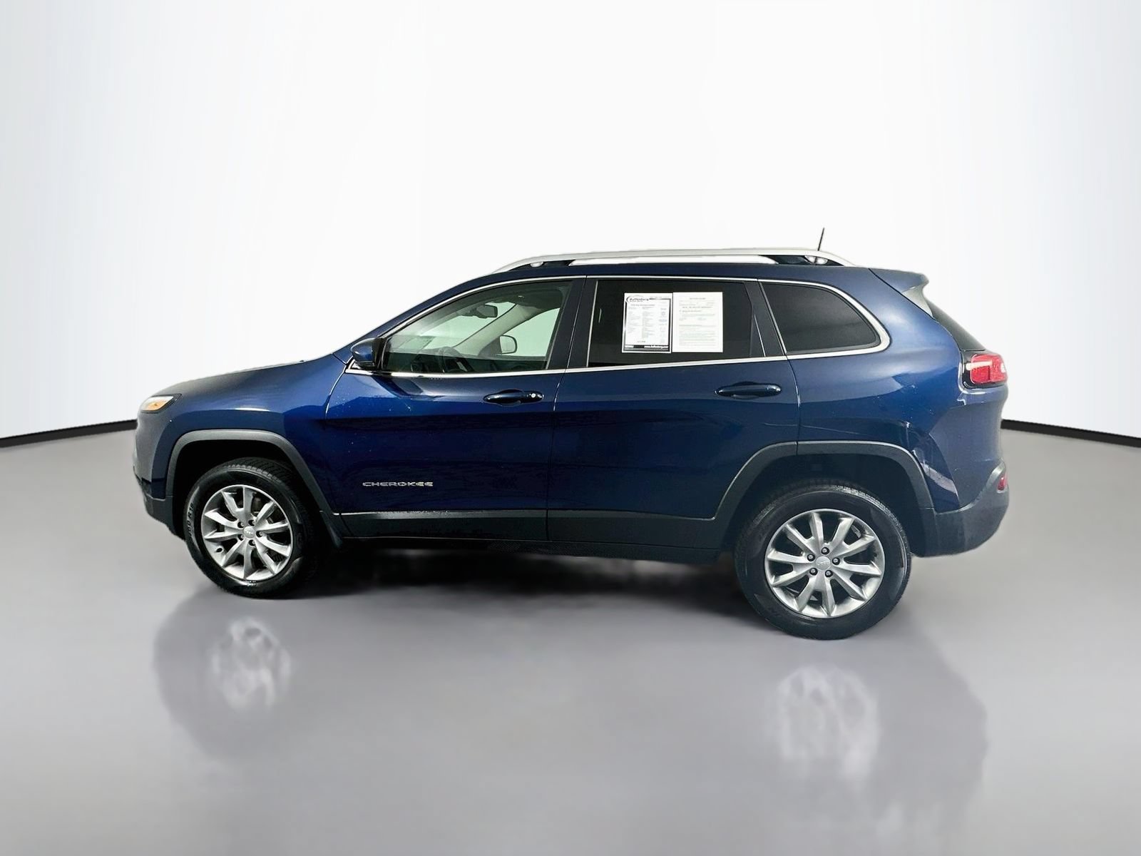 Used 2018 Jeep Cherokee Limited AWD/4WD image 4
