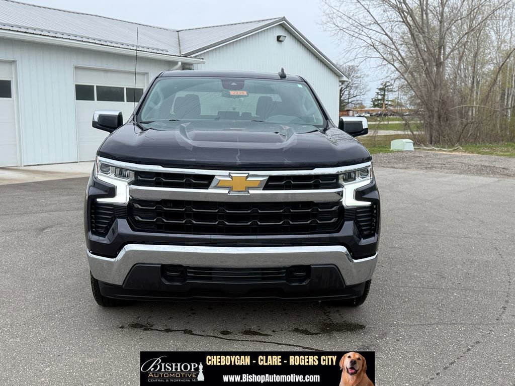 Used 2022 Chevrolet Silverado 1500 LT w/ Z71 Off-Road Package AWD/4WD image 9