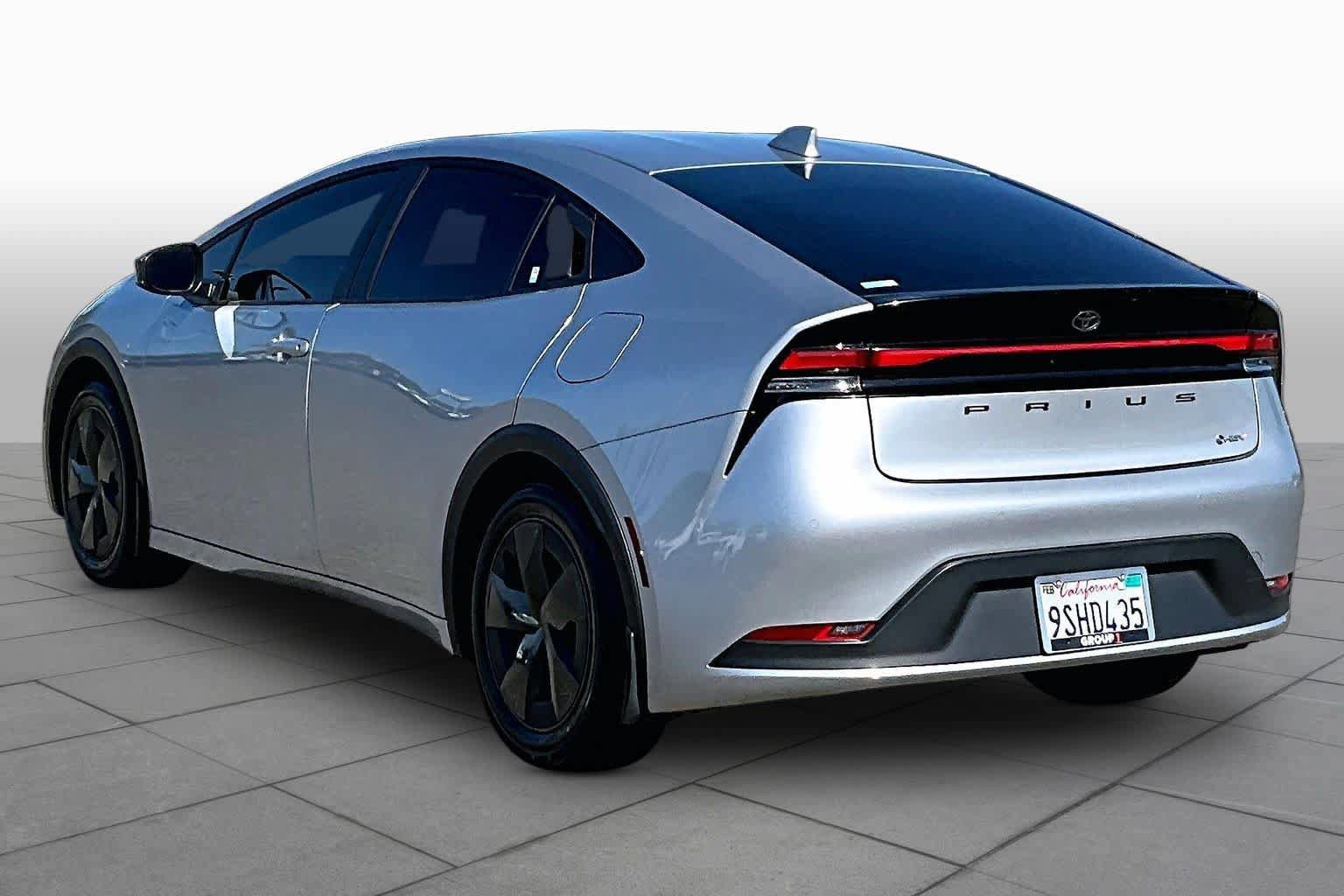 Used 2024 Toyota Prius LE FWD image 11