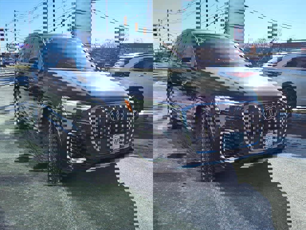 Used 2025 Audi Q7 3.0T Premium Plus image 3