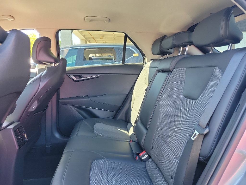 Used 2023 Kia Niro EX FWD image 15