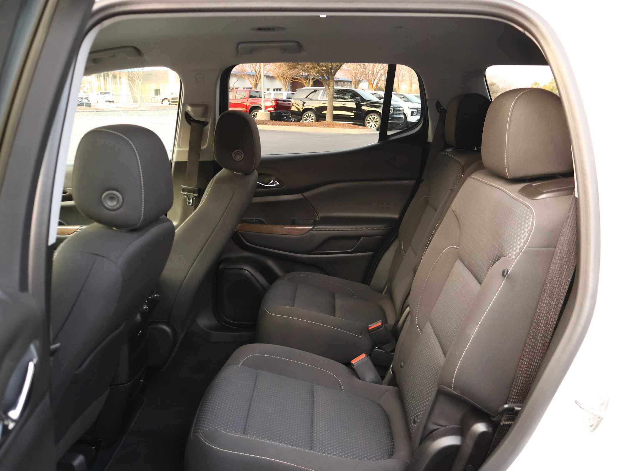 Used 2023 GMC Acadia SLE image 19