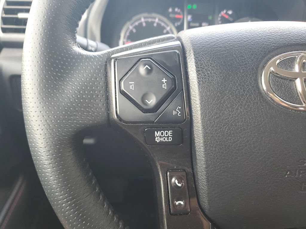 Used 2022 Toyota 4Runner TRD Off-Road AWD/4WD image 19