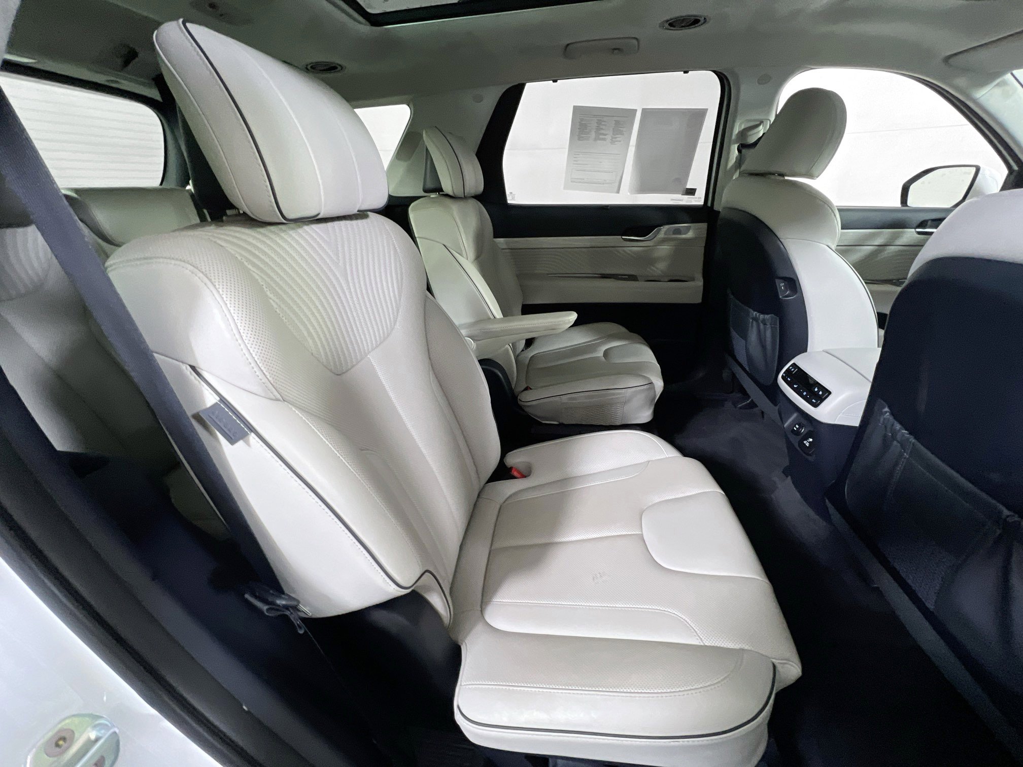 Used 2023 Hyundai Palisade Calligraphy image 30