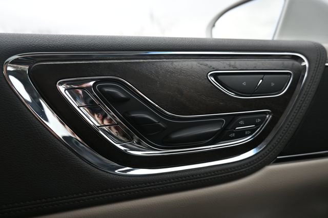 Used 2017 Lincoln Continental Reserve w/ Technology Package image 42