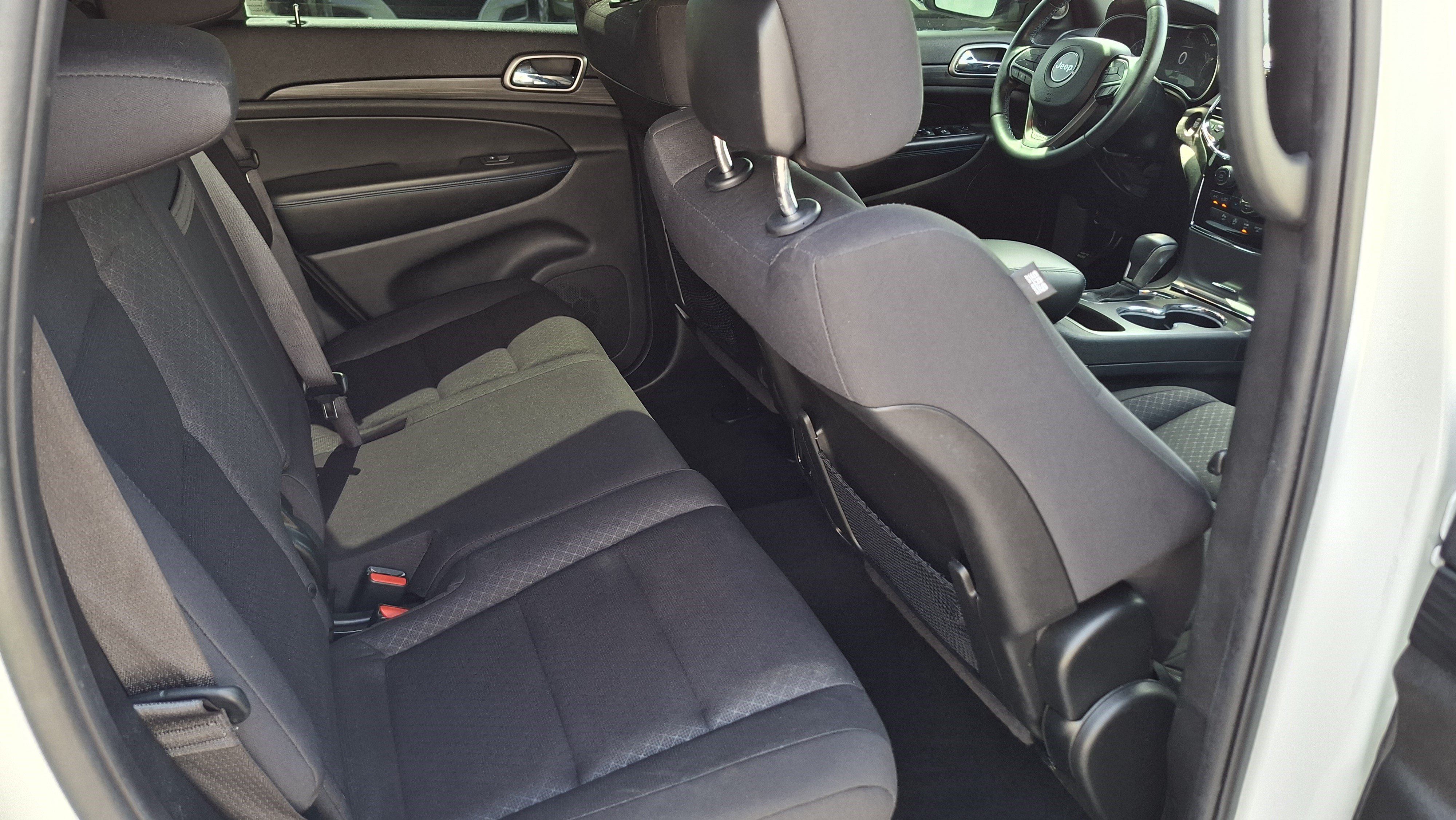 Used 2019 Jeep Grand Cherokee Laredo RWD image 22