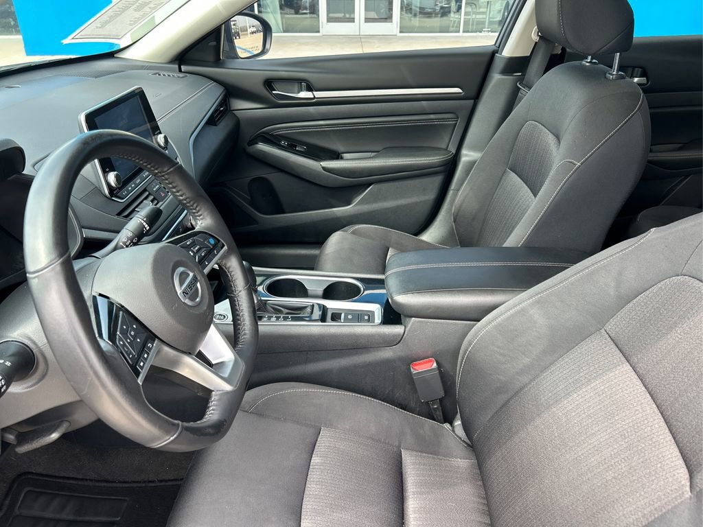 Used 2022 Nissan Altima 2.5 SV w/ SV Premium Package image 9