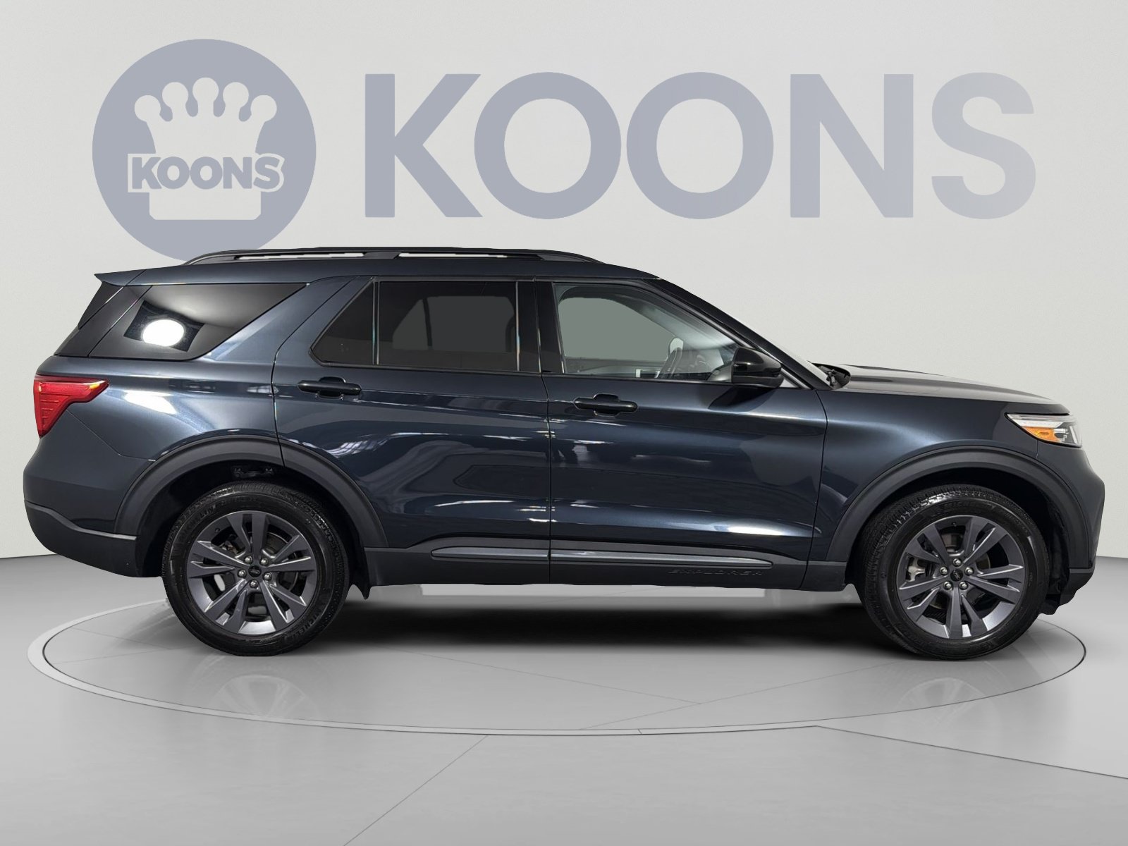 Used 2023 Ford Explorer XLT w/ Equipment Group 202A AWD/4WD image 8
