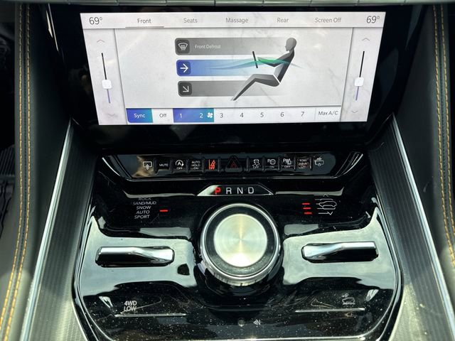 Used 2024 Jeep Grand Wagoneer Series III w/ Rear Seat Video Group 1 AWD/4WD image 16