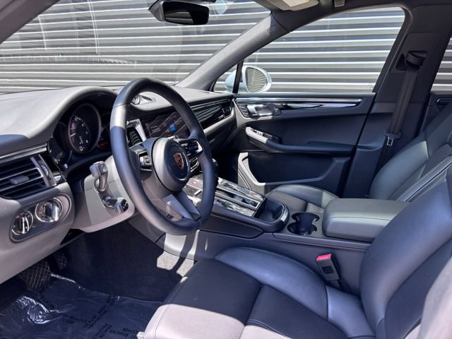 Certified 2026 Porsche Macan AWD/4WD image 4