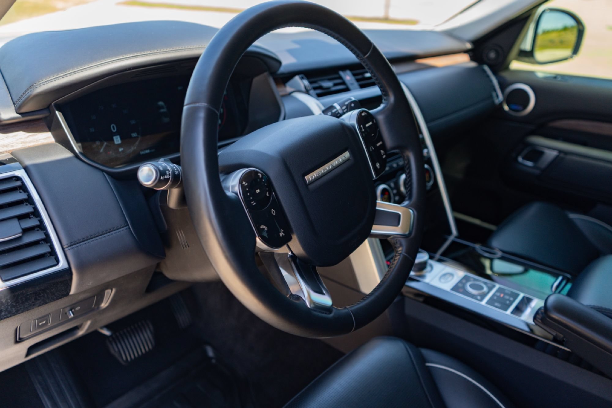 Used 2020 Land Rover Discovery HSE Luxury AWD/4WD image 8