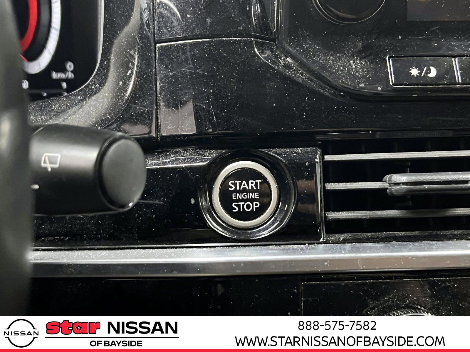 Used 2024 Nissan Pathfinder Platinum w/ Cargo Package image 27