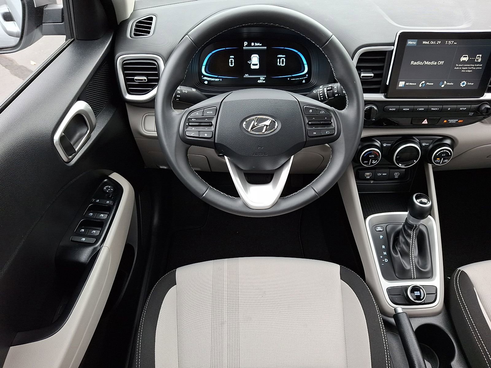 Used 2025 Hyundai Venue SEL image 13