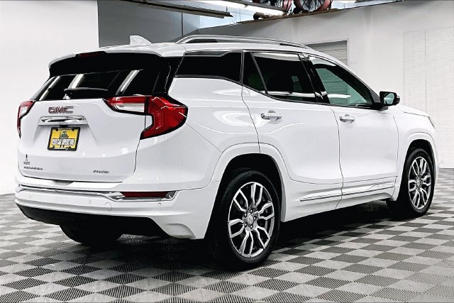 Used 2024 GMC Terrain Denali w/ Denali Premium Package AWD/4WD image 13