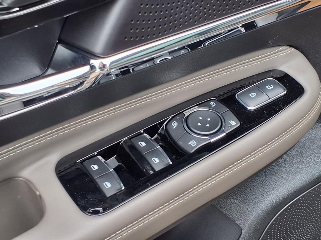 New 2025 Lincoln Corsair AWD w/ Equipment Group 101A image 18