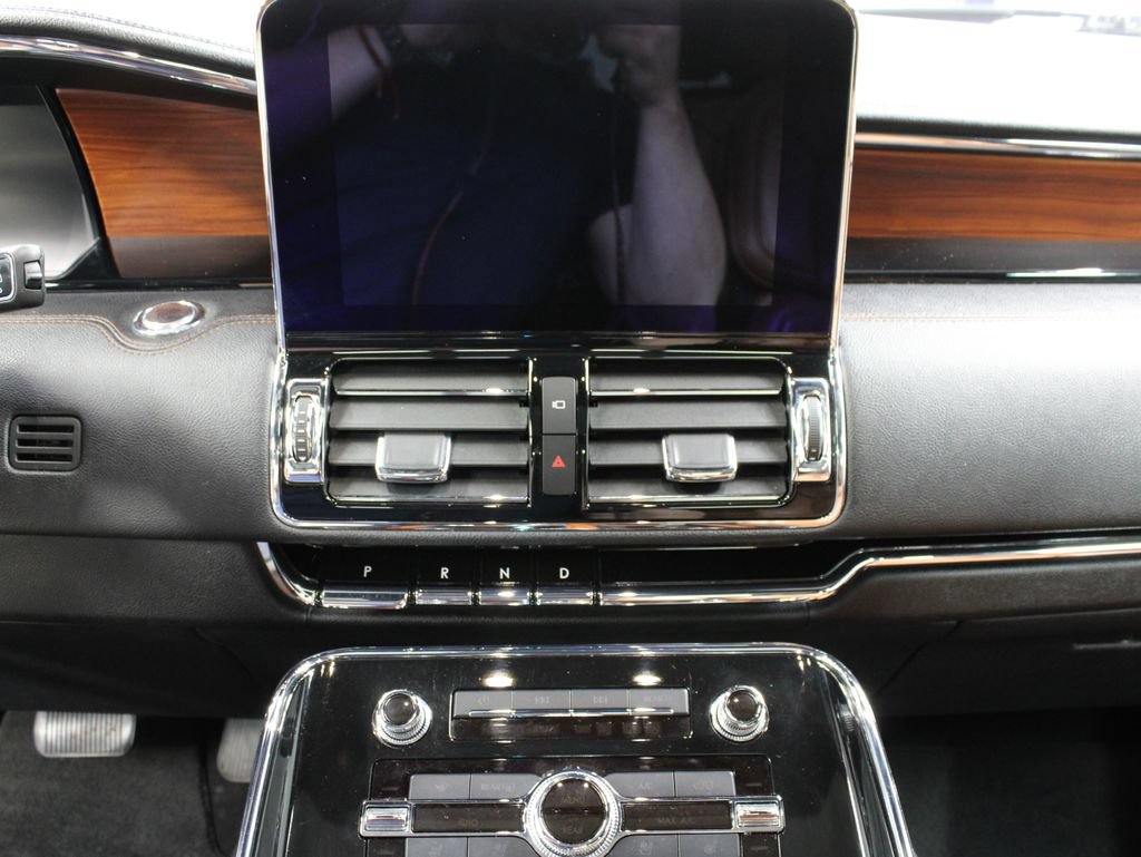 Used 2019 Lincoln Navigator Reserve AWD/4WD image 17
