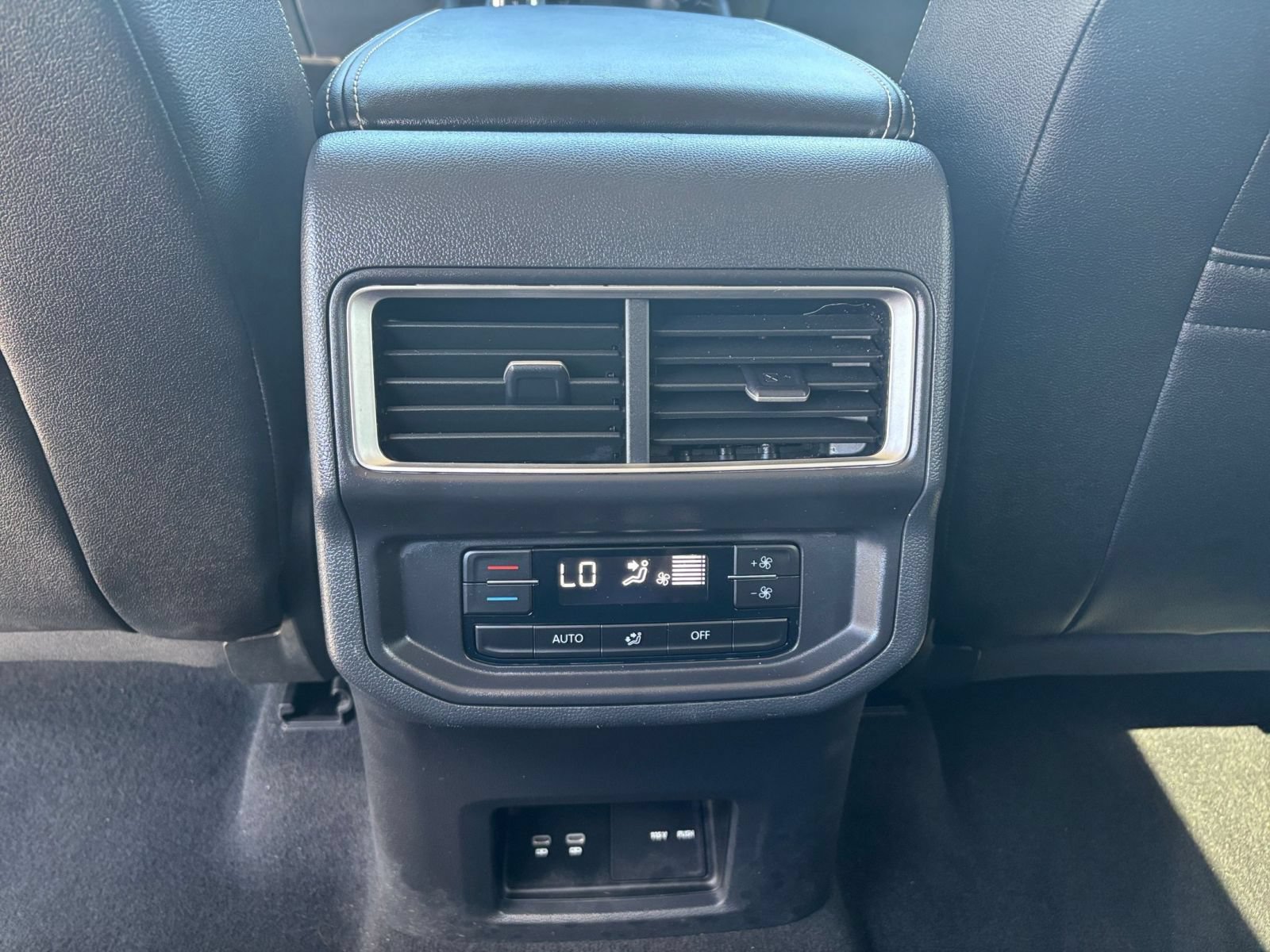 Used 2026 Volkswagen Atlas SE FWD image 24