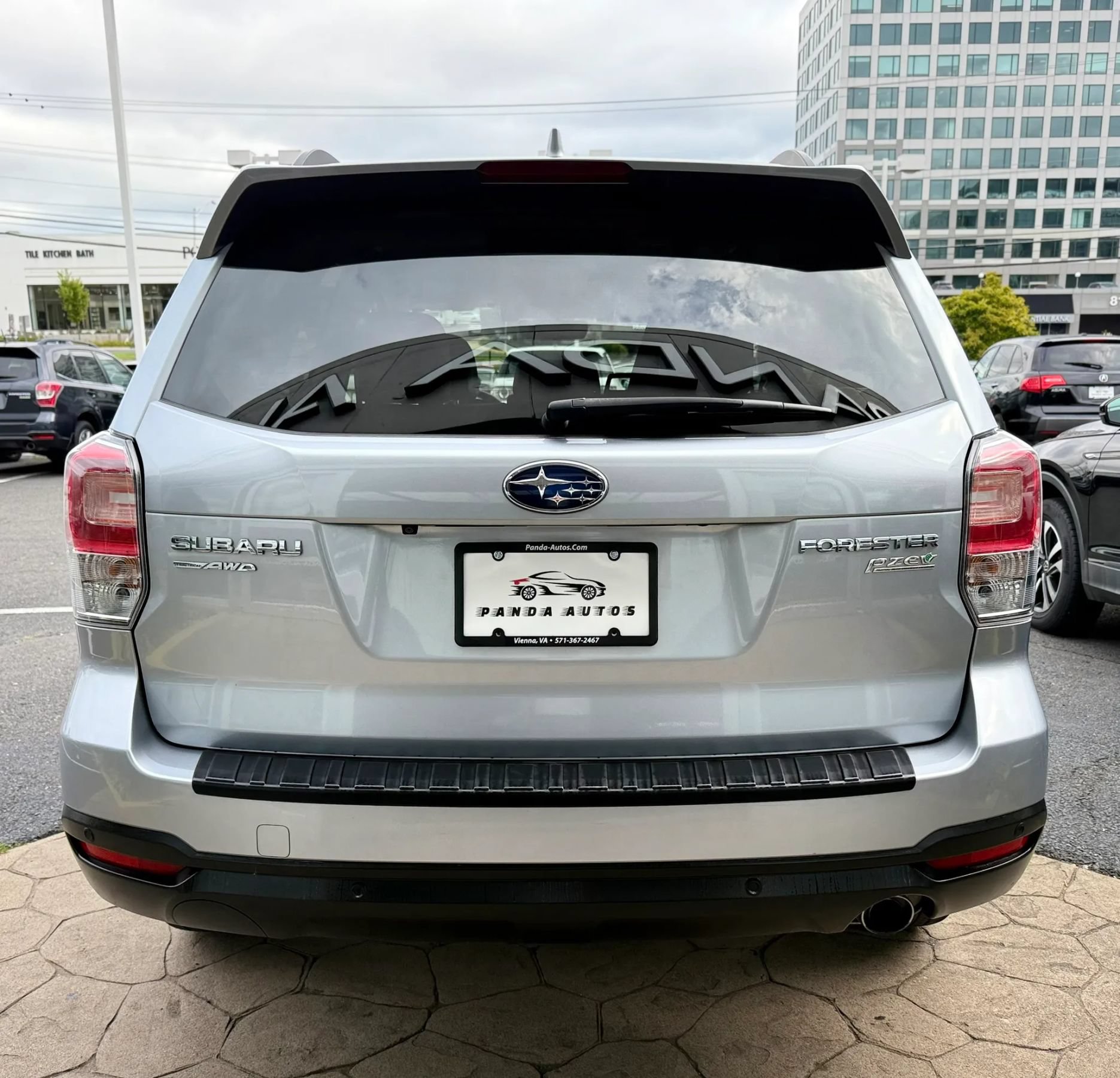 Used 2017 Subaru Forester 2.5i Touring AWD/4WD image 6