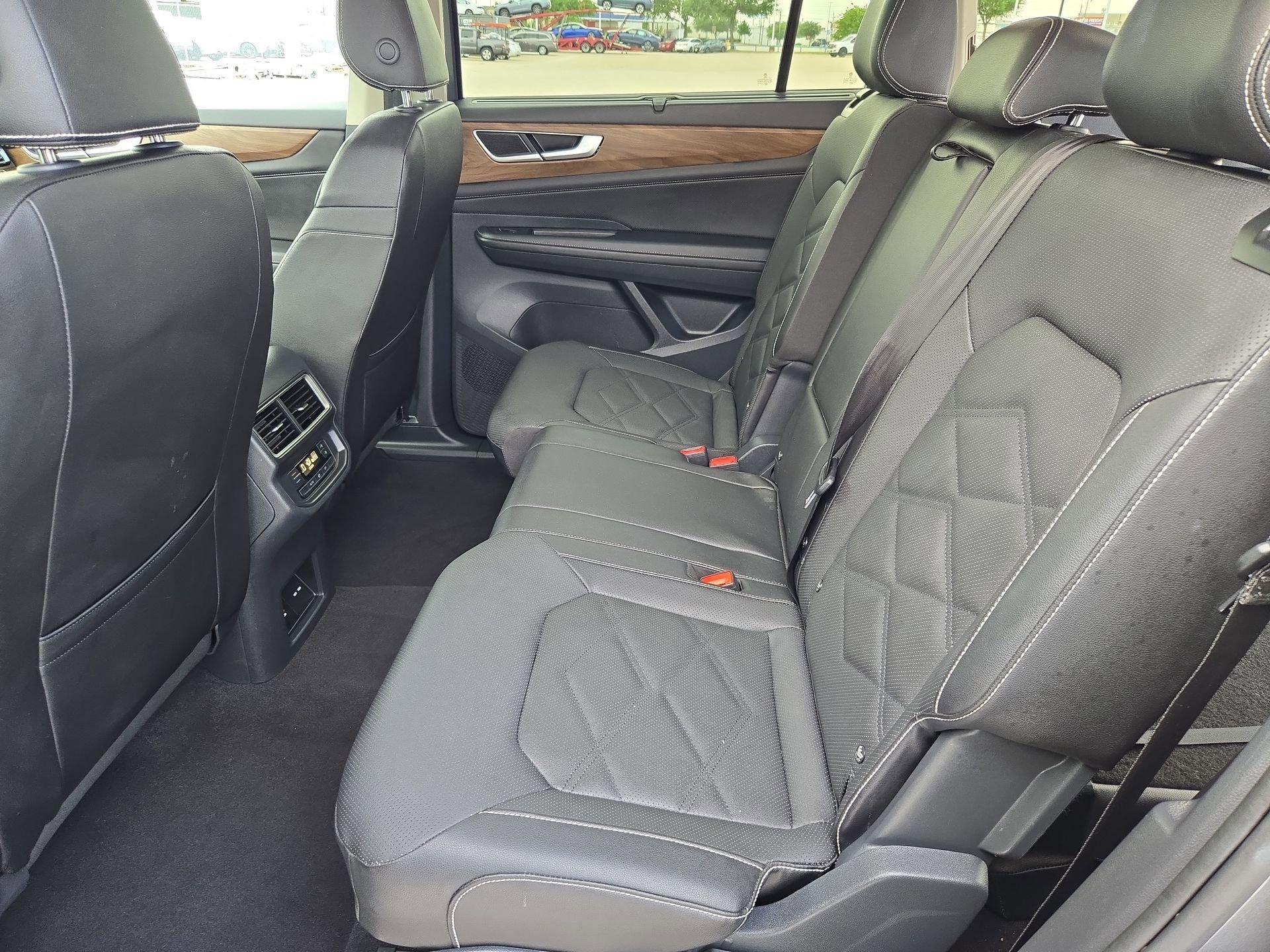 Used 2025 Volkswagen Atlas SE FWD image 27