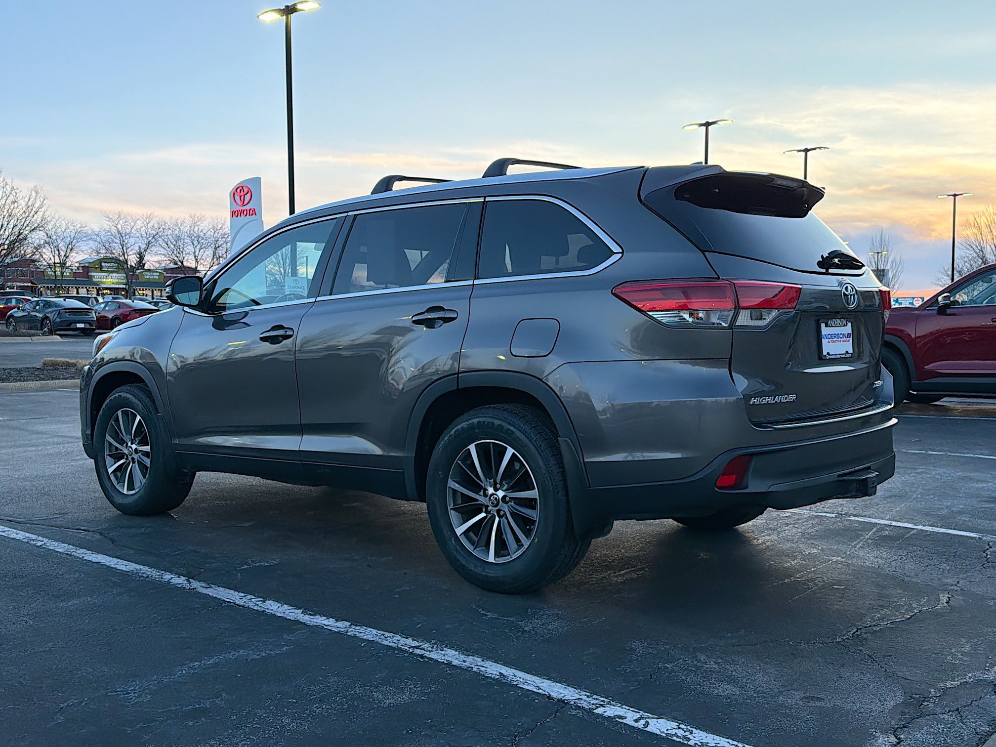 Used 2019 Toyota Highlander XLE image 12