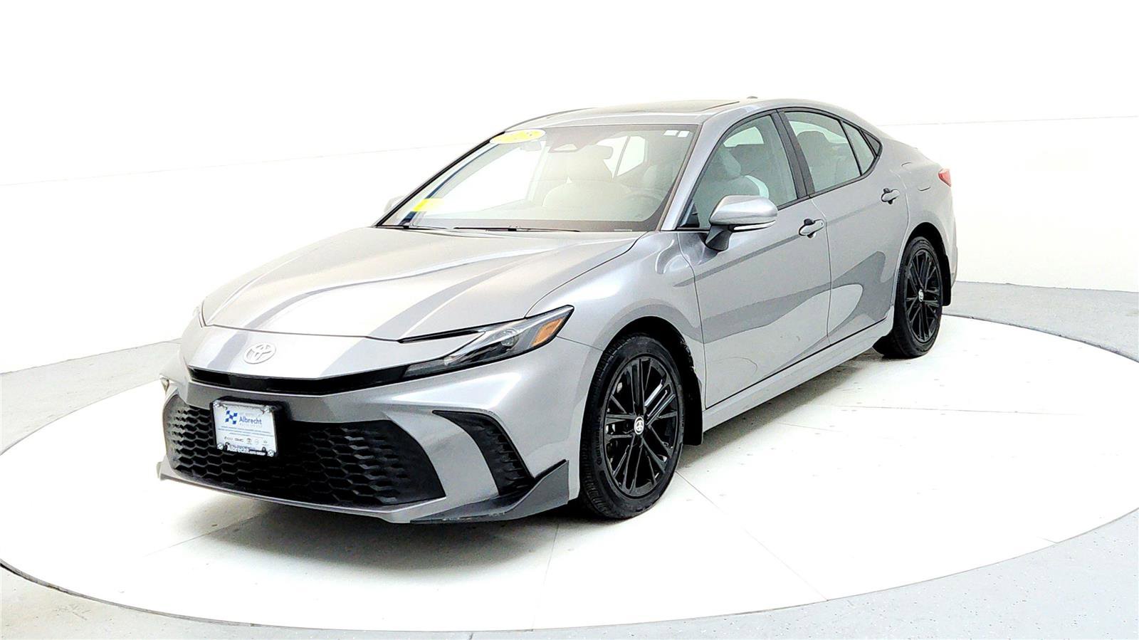 Certified 2025 Toyota Camry SE image 3