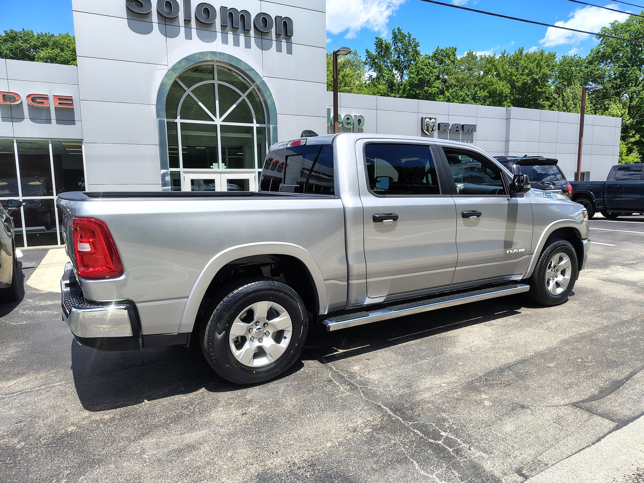 Used 2025 RAM 1500 Big Horn AWD/4WD image 13